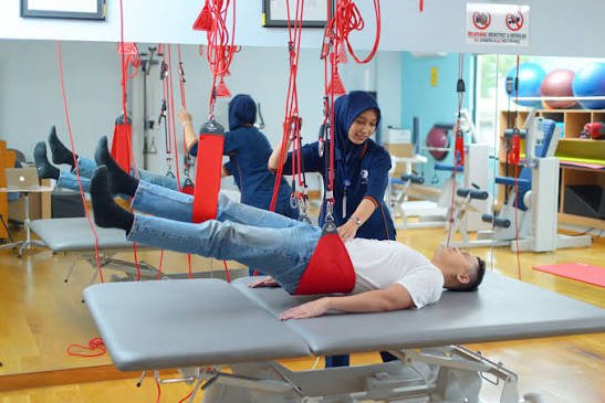 BPT students performing physiotherapy practical training at Vidya Shekar Group of Institutions Bangalore