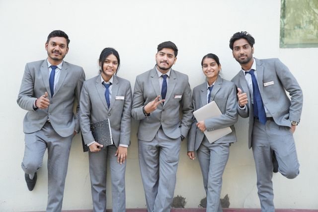 Students discussing business and management